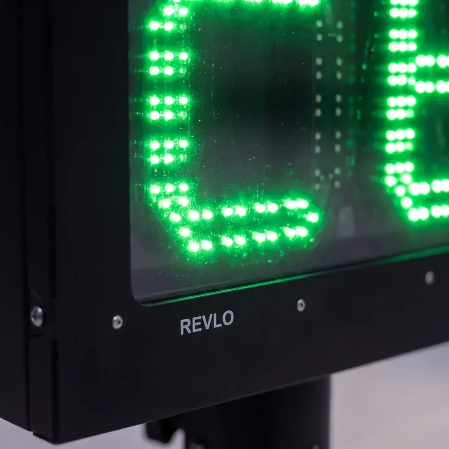 Painel de LED de lombada eletrônica fabricada pela Revlo