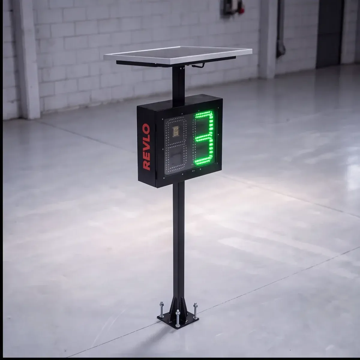 Lombada educativa Revlo com painel solar e mostrador de velocidade